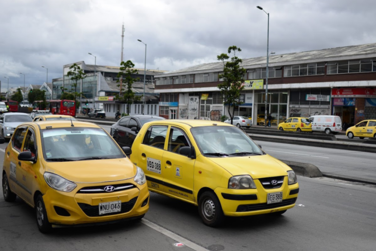 Normalidad en las Vías Durante Paro de Taxistas: Autoridades Vigilantes