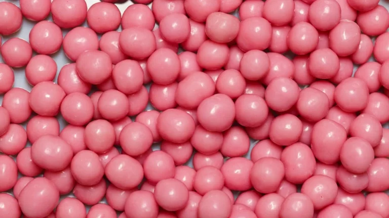 Chicles arrojados al suelo albergan entre 50 mil y 70 mil bacterias, según estudio