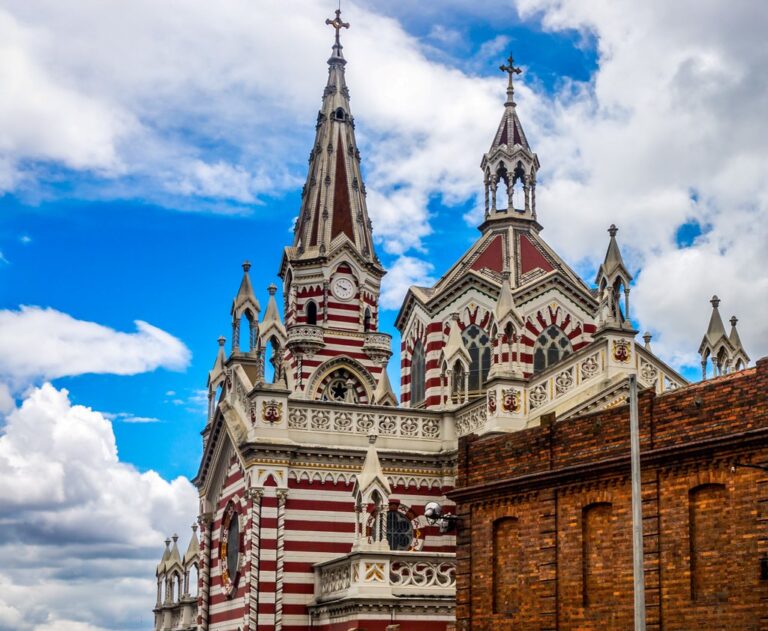 Santuario Nacional de la Virgen del Carmen en Arquitectura y Fe