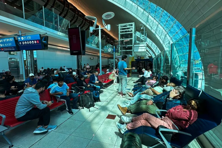 Aeropuerto de Dubai Vuelve a la Normalidad Tras Tormentas e Inundaciones