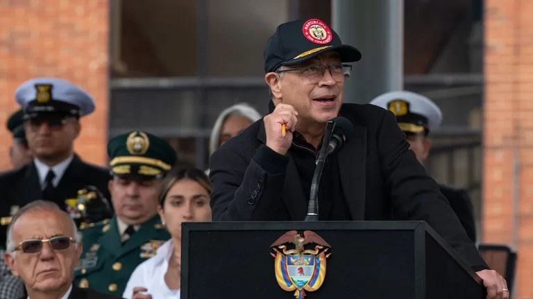Presidente declara día cívico para conservar el agua en Colombia