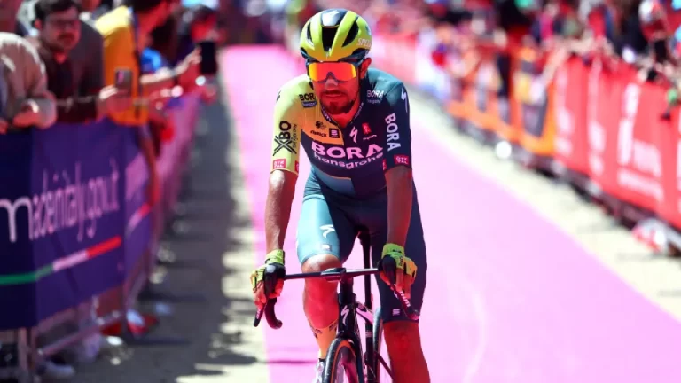 Daniel Martínez brilla en el Giro de Italia: segundo en la clasificación general