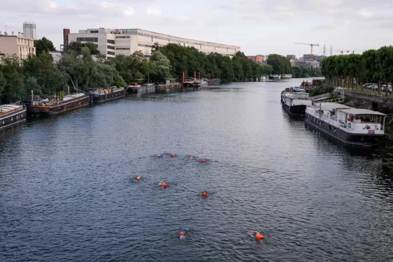 París se prepara para los Juegos Olímpicos: Limpieza del río Sena en marcha